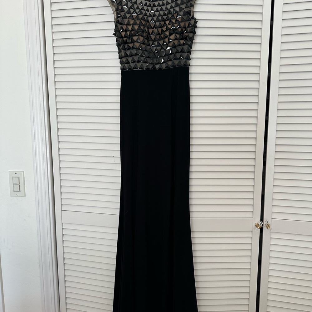 Elegant Black Maxi Dress with Textured Bodice